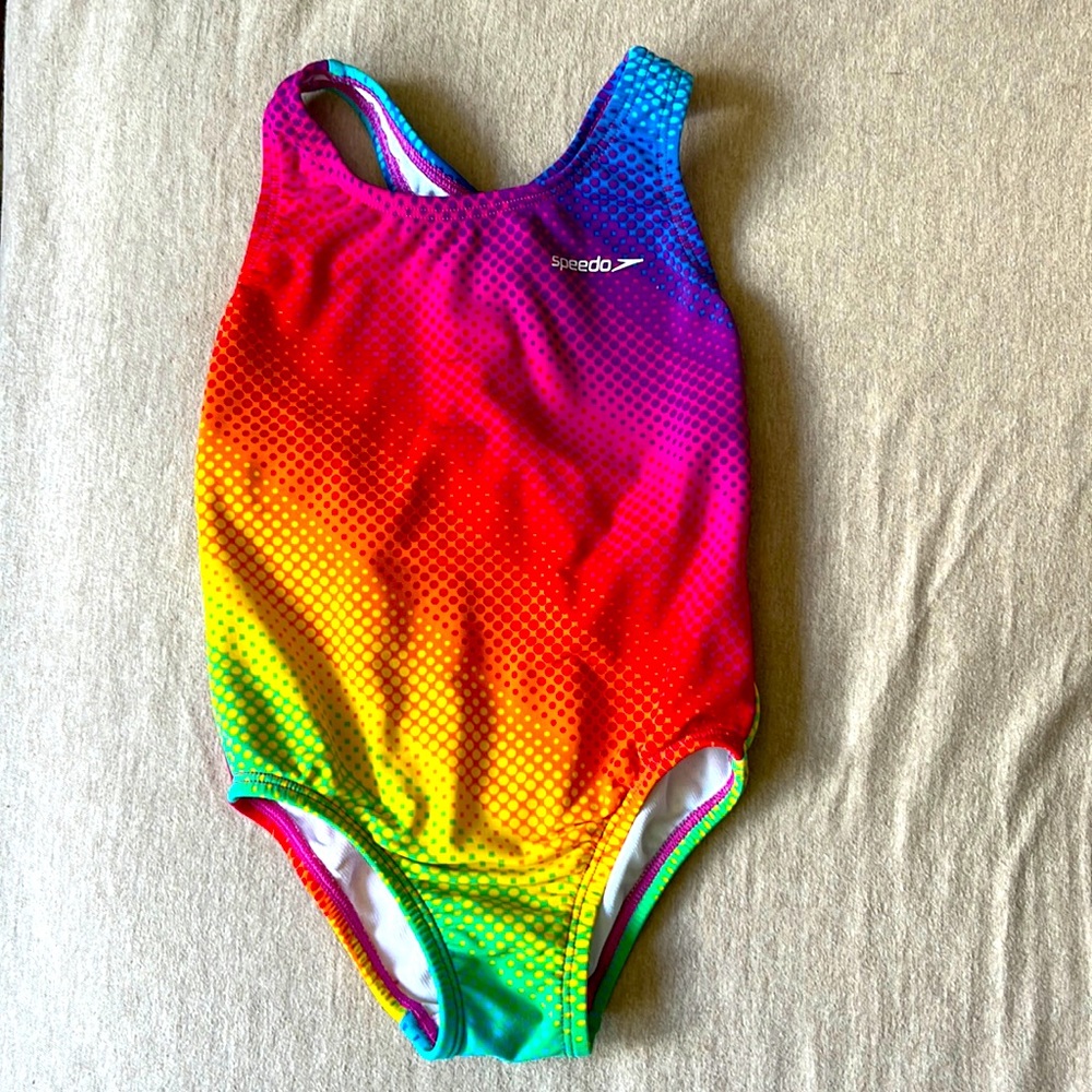 Speedo girls size 5 swimsuit excellent condition